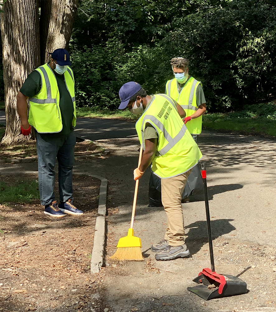 Three Green Keepers clean Riverside Park